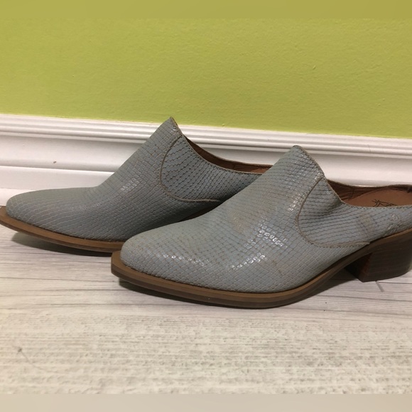 Fly London baby blue snake skin mules - Picture 1 of 5